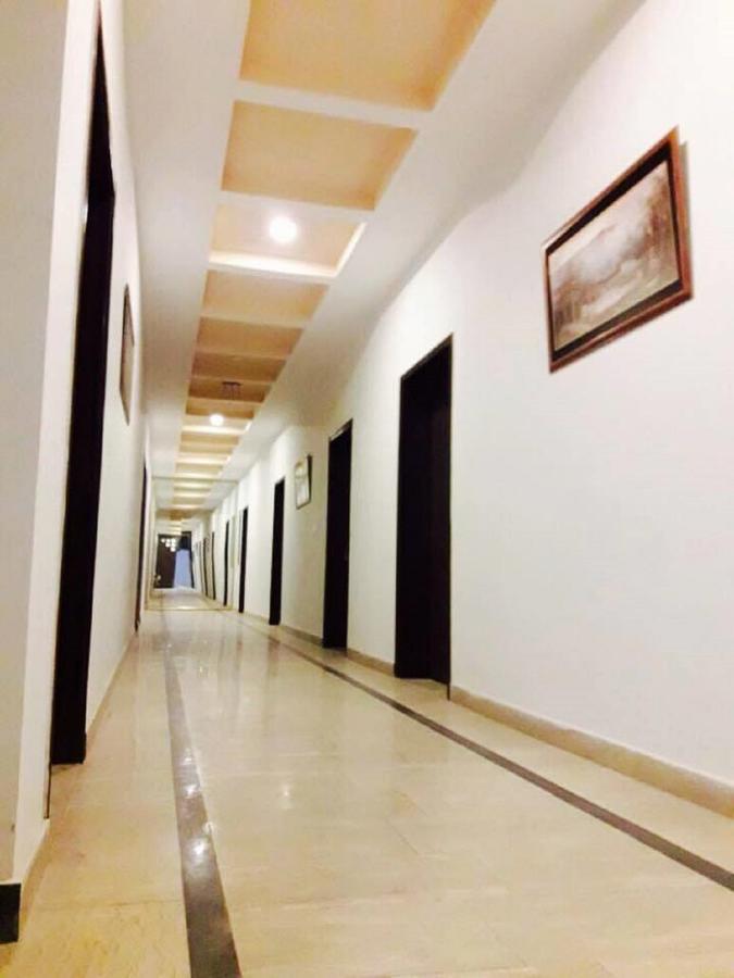Al-Fateh Hotel ラホール エクステリア 写真