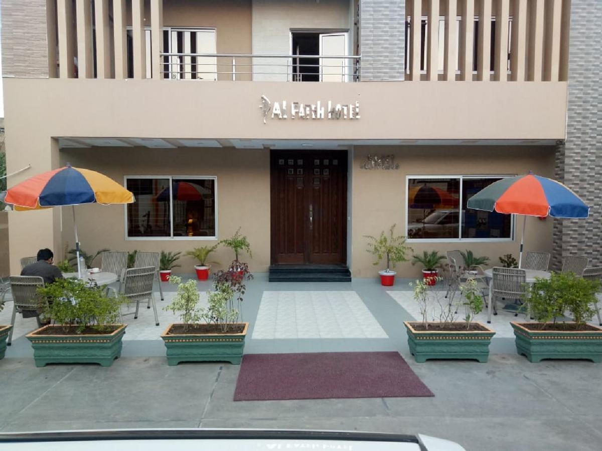 Al-Fateh Hotel ラホール エクステリア 写真