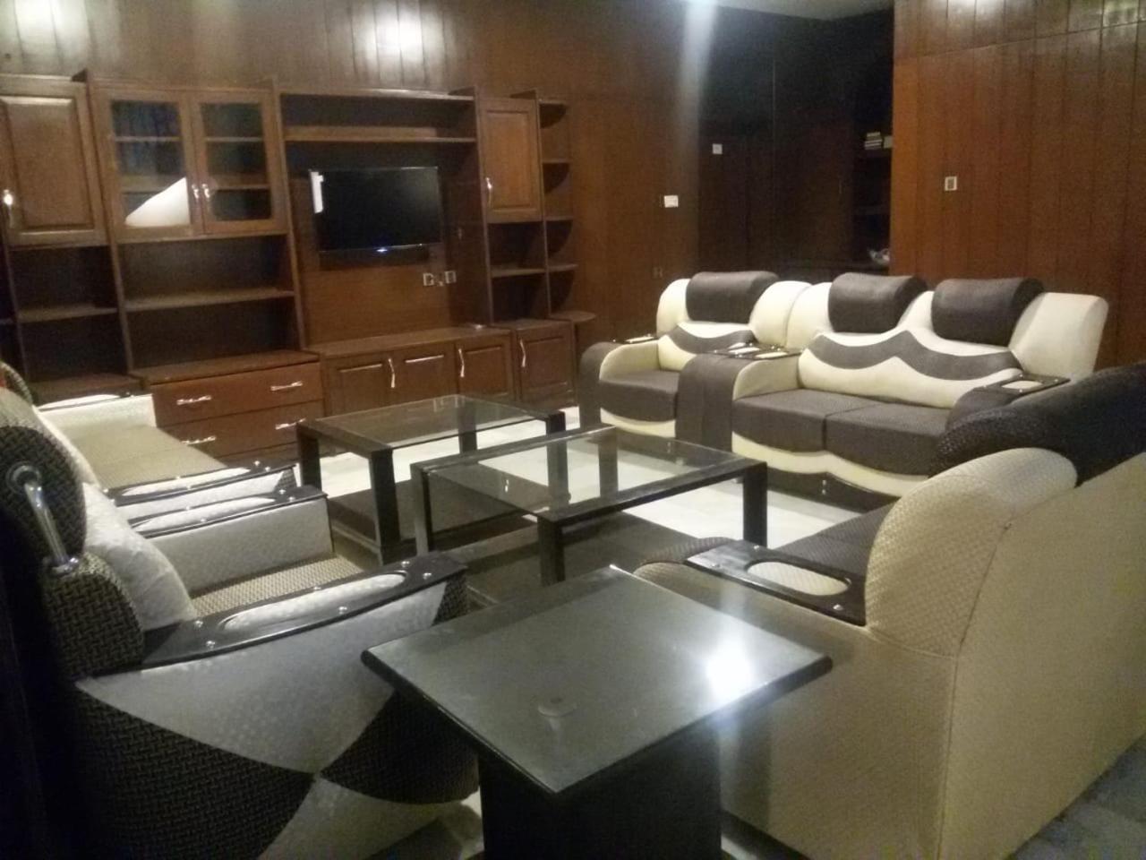 Al-Fateh Hotel ラホール エクステリア 写真
