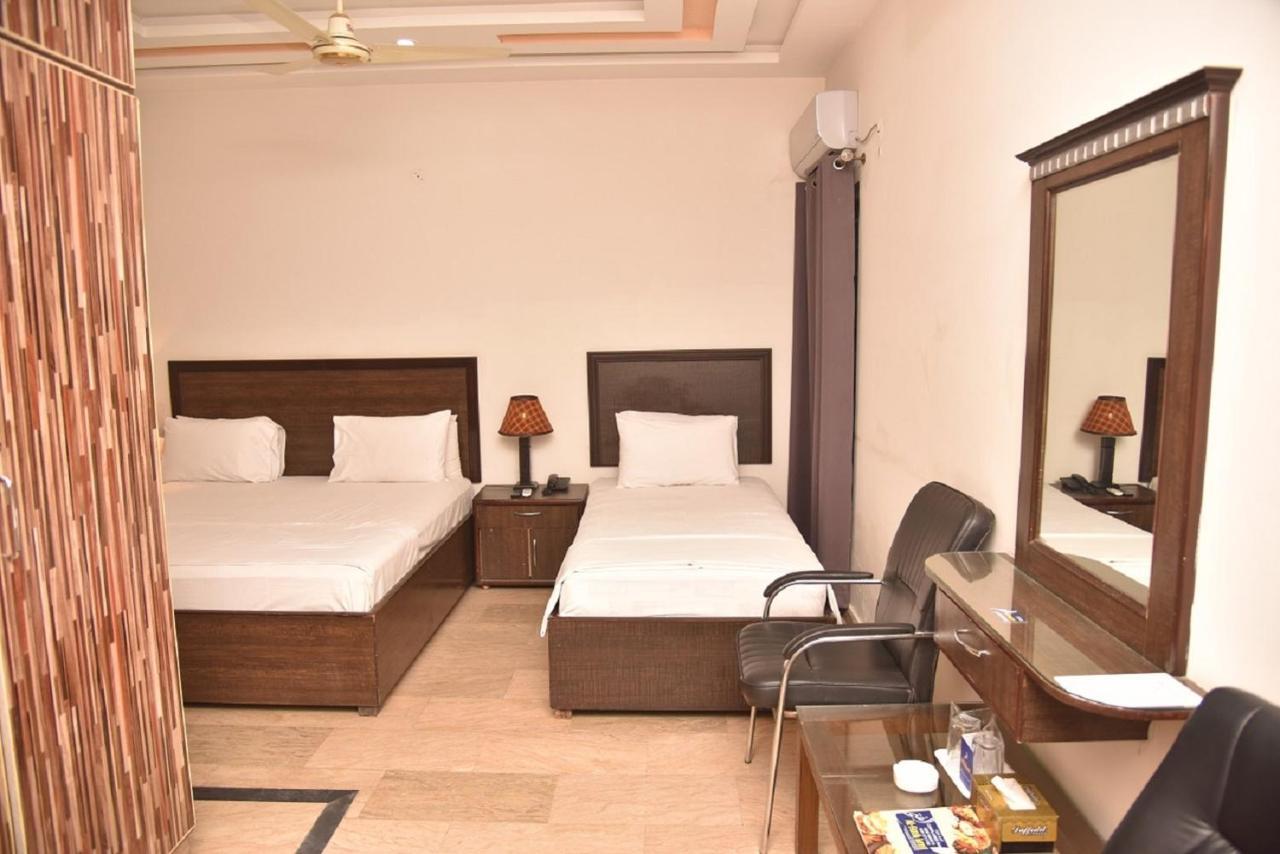 Al-Fateh Hotel ラホール エクステリア 写真
