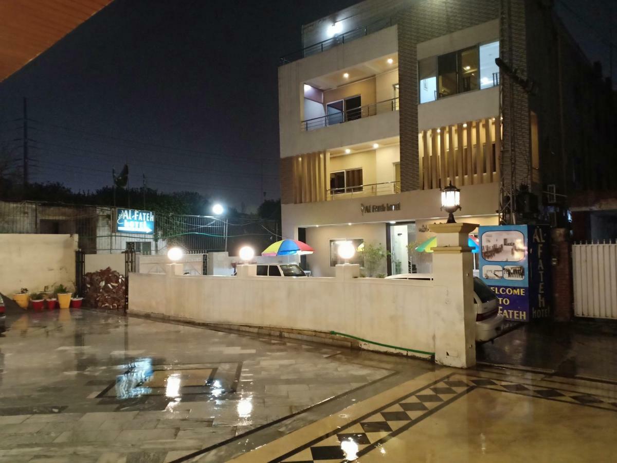 Al-Fateh Hotel ラホール エクステリア 写真